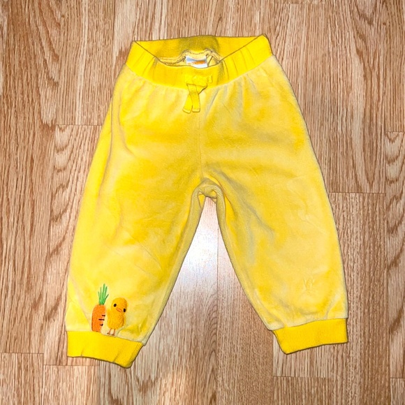 Gymboree Yellow Sweat Pants with a Chick and Carrot Size 6-12 months - Picture 1 of 2